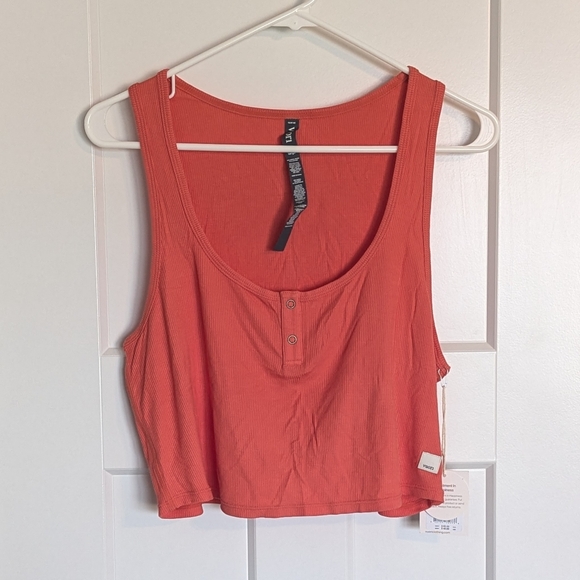 Vuori NWT Cove Crop Tank - Grapefruit Orange sz L - Picture 1 of 4